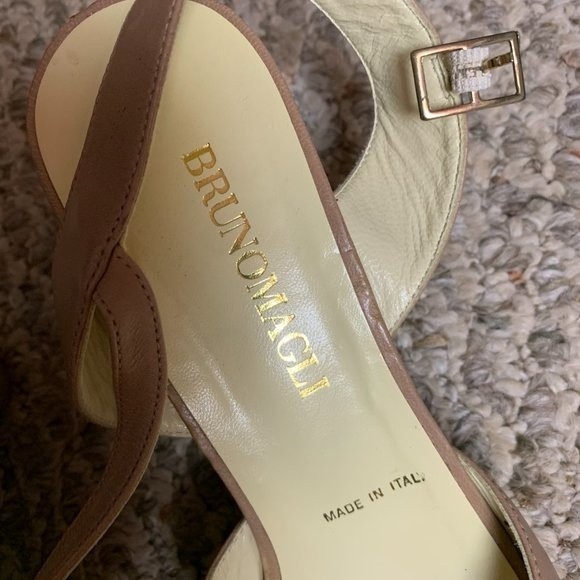 Bruno Magli leather sandals Kitten Heel Height 2 &1/4 inches - Picture 2 of 10